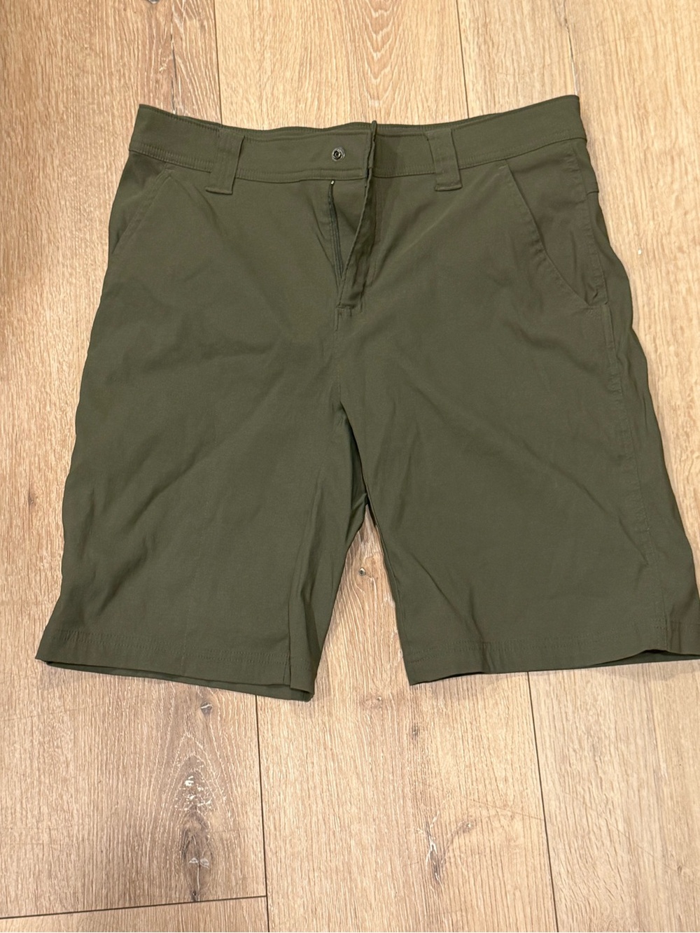 COLUMBIA /Men's Olive Green Casual Shorts